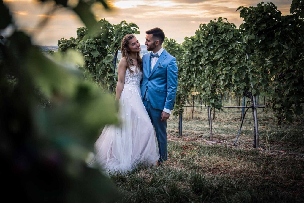 Elegante Hochzeitsporträts in Freudenstadt: Paar im Schwarzwald.